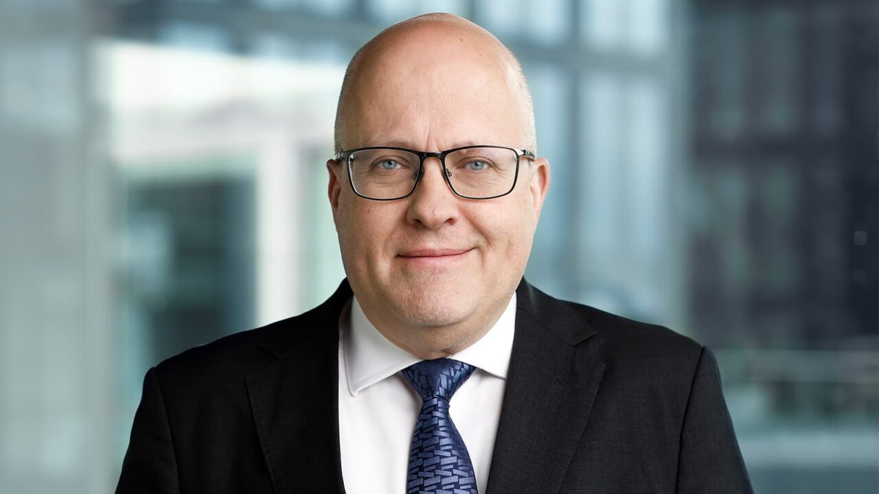Porträttbild på Mikael Staffas