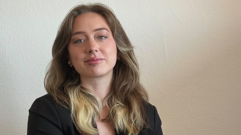 Porträttbild på Hilda Almgren