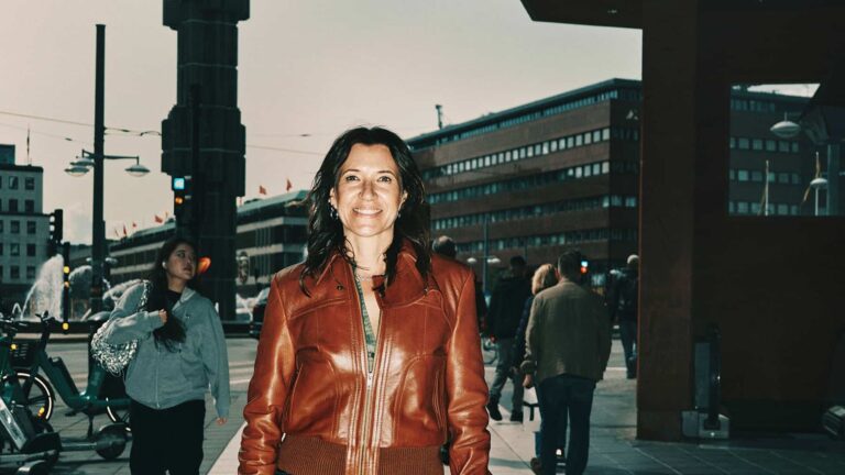 Porträttbild på Anna Ryott