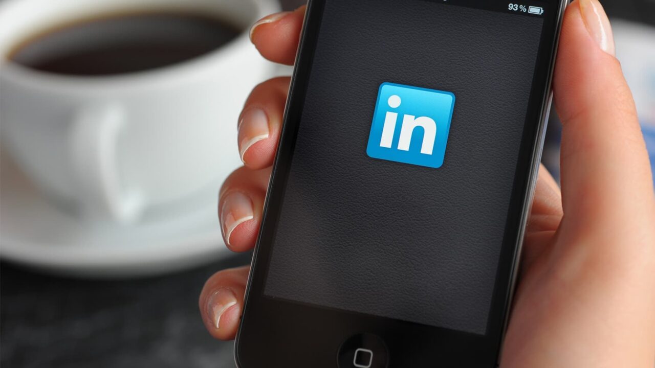 mobil med loggan till linkedin som app