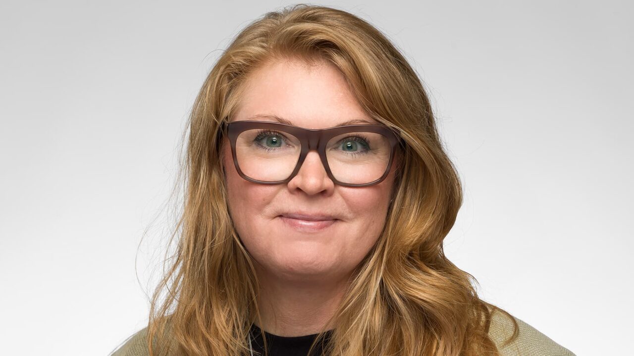 Porträttbild på Elin Holthe