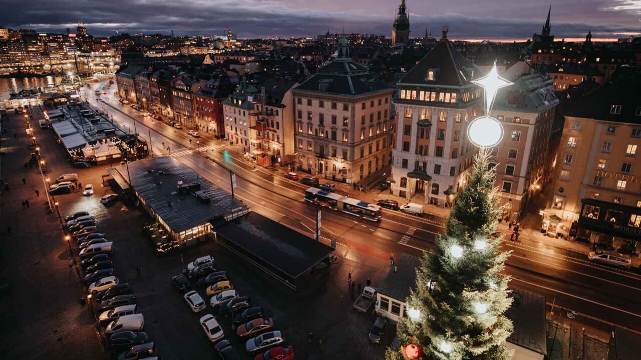 Årlig julgran på Skeppsbron i Stockholm.