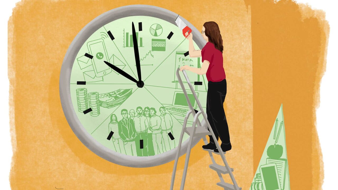 Illustration på kvinna som står på en stege och tittar på en klocka. Gjord av Anna Harvard