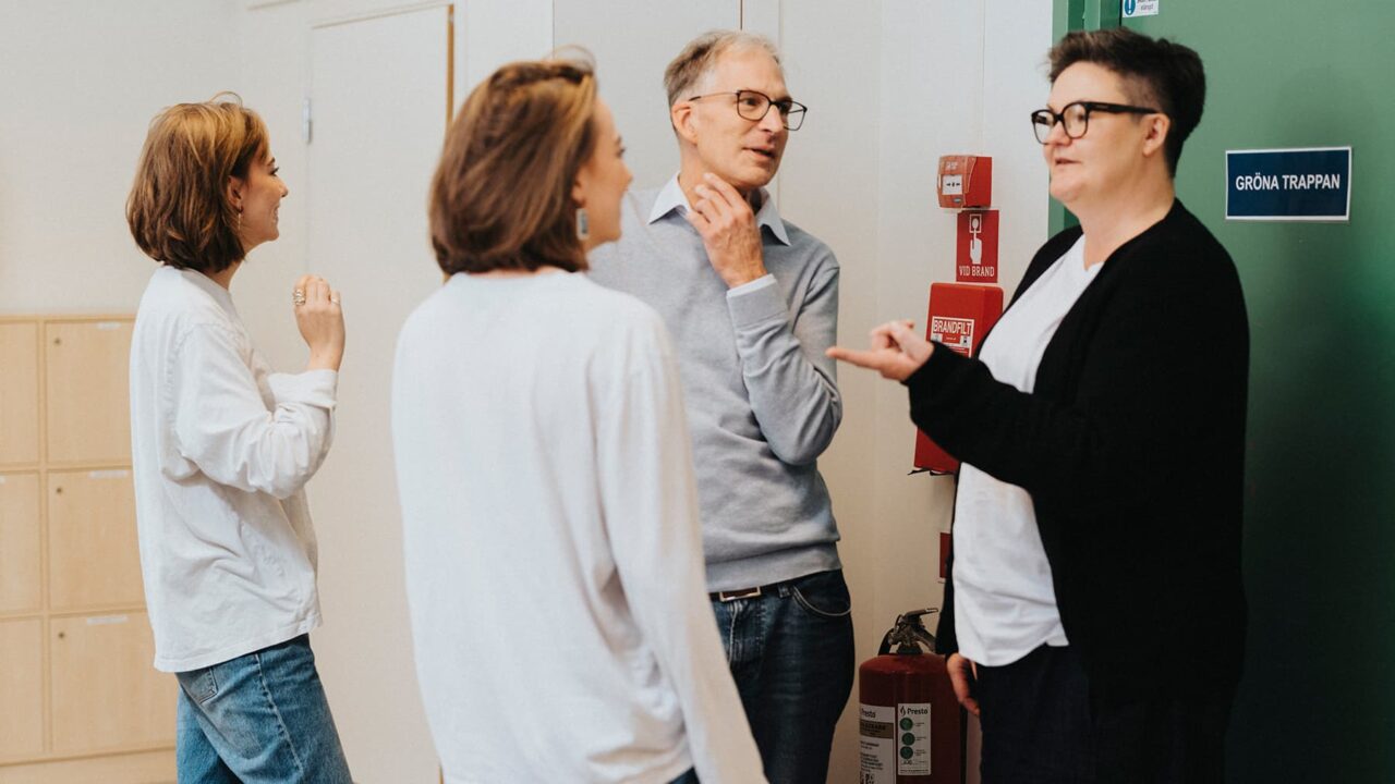 Johan Oljeqvist tillsammans med kollegorna Julia Etzler och Karin Filipsson.