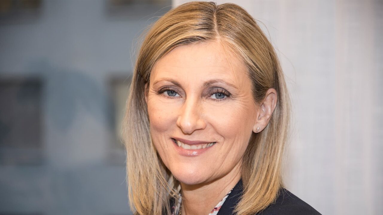 Porträttbild på Elisabet Åbjörnsson Hollmark