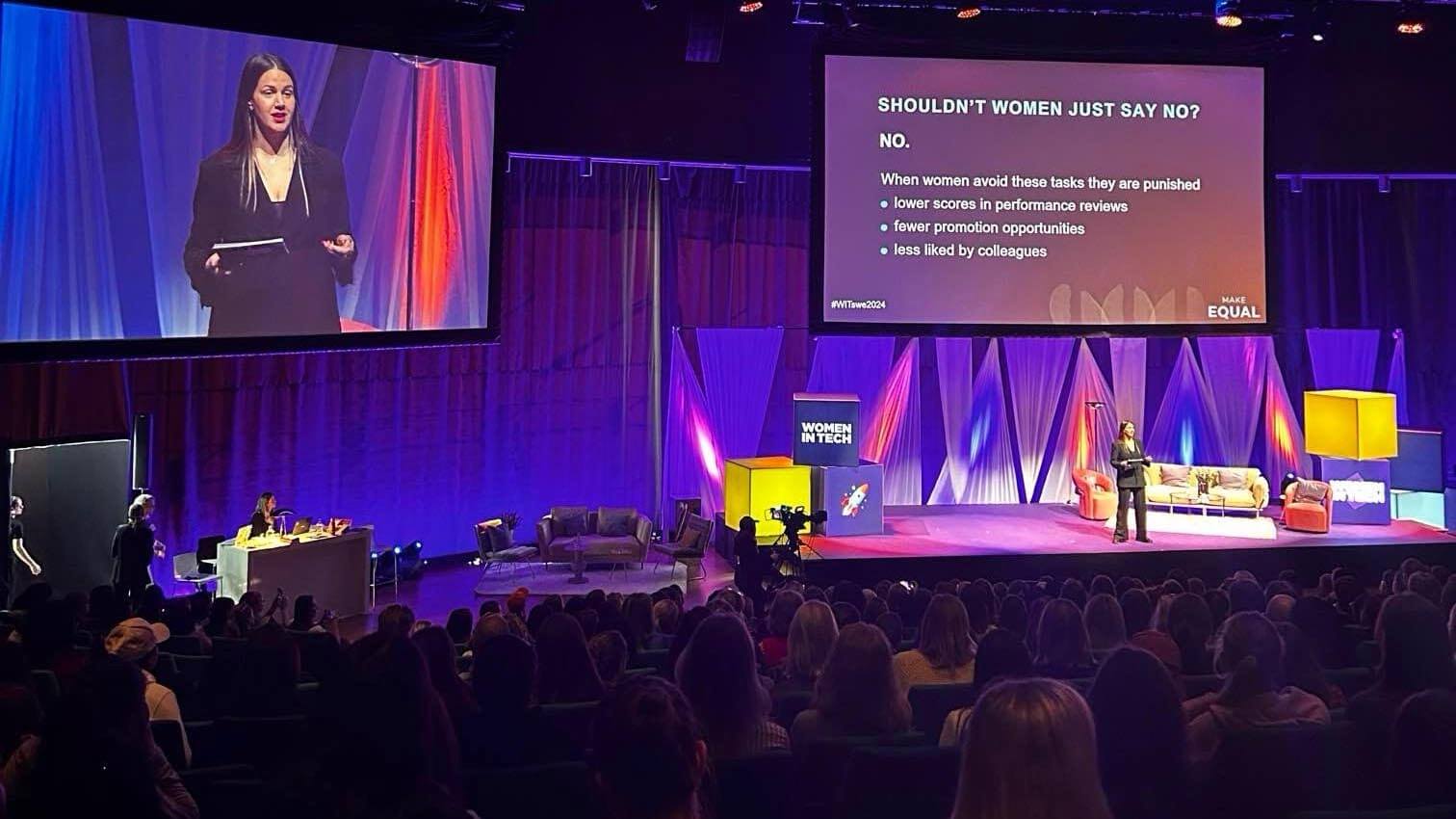 Ida Östensson föreläser på den årliga Women In Tech-konferensen år 2024.