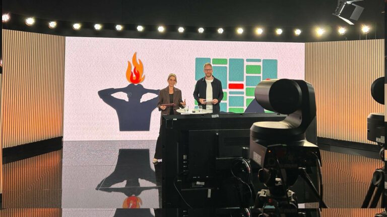 Annika Kvist, utvecklingschef Chefakademin, och Calle Fleur, vd och chefredaktör för Chef, i studion.