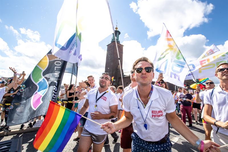 Deltagare i Prideparaden under EuroPride 2018