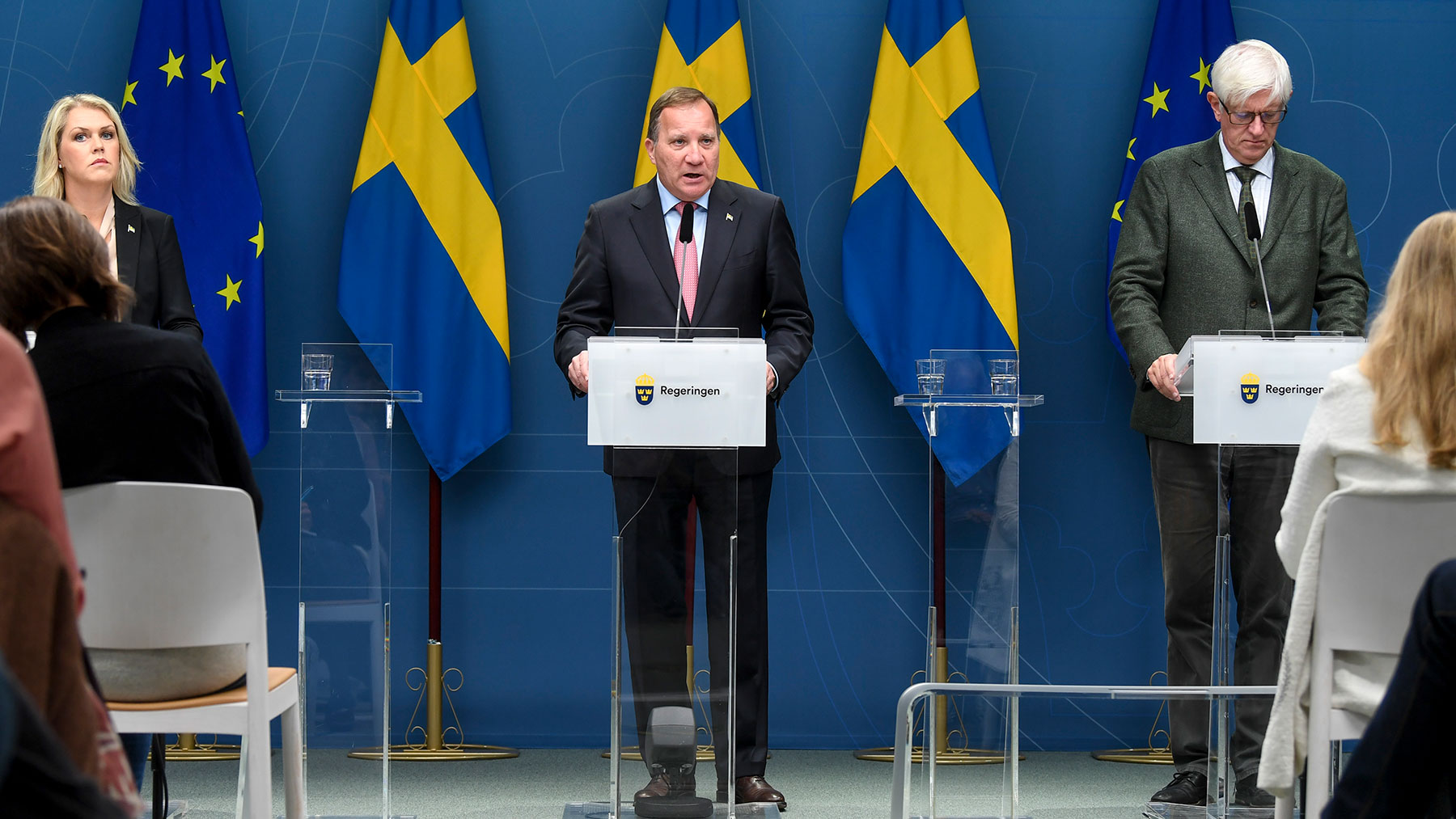 Socialminister Lena Hallengren, statsminister Stefan Löfven och Folkhälsomyndighetens generalsekreterare Johan Carlson på pressträff.